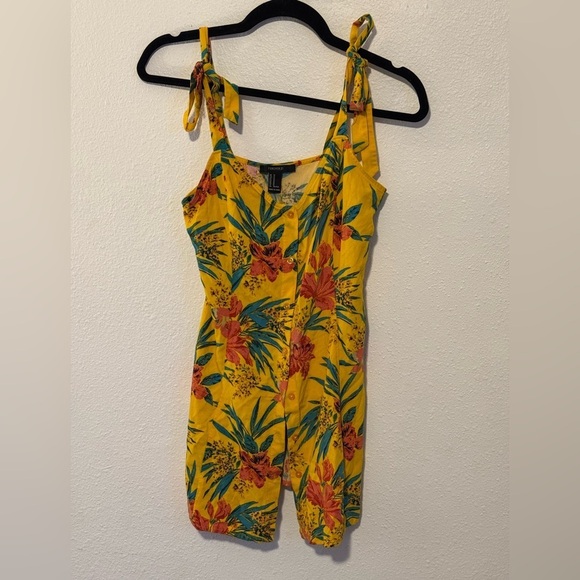 Forever 21 Tops - Forever 21 tropical yellow button up tank top size Medium
